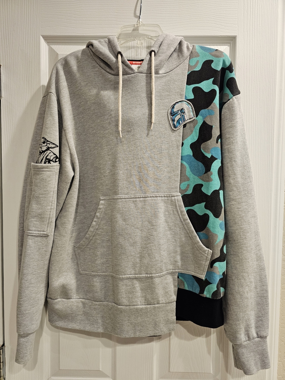 Disney Disneyland Star Wars Mandalorian Pull-over Hoodie - Size Medium